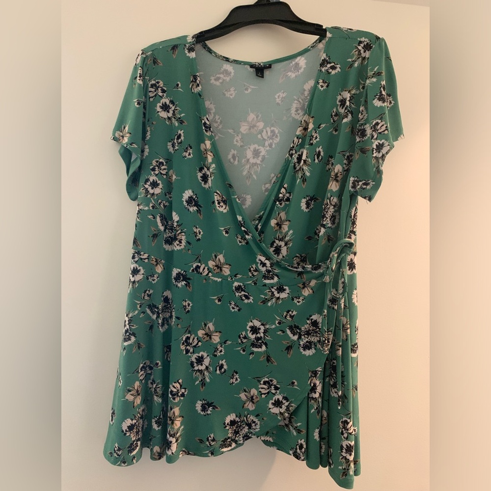 Torrid size 1 mock wrap tunic top